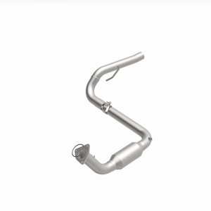 GMC Yukon XL 1500 Catalytic Converter - Magnaflow - CARB Compliant Direct-Fit - `04-`06