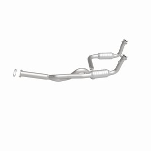 GMC Savana 3500 Catalytic Converter - Magnaflow - OEM Grade Direct-Fit - `00-`02