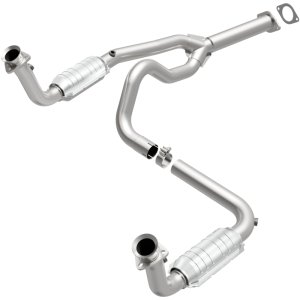 GMC Savana 3500 Catalytic Converter - Magnaflow - OEM Grade Direct-Fit - `00-`02