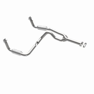 GMC Savana 3500 Catalytic Converter - Magnaflow - OEM Grade Direct-Fit - `00-`02