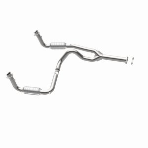 GMC Savana 3500 Catalytic Converter - Magnaflow - OEM Grade Direct-Fit - `00-`02