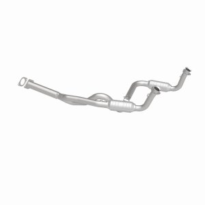 GMC Savana 3500 Catalytic Converter - Magnaflow - OEM Grade Direct-Fit - `00-`02