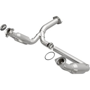 Chevrolet Tahoe Catalytic Converter - Magnaflow - OEM Grade Federal/EPA Compliant Direct-Fit - `07-`08