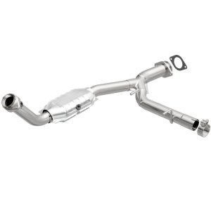 Ford Expedition Catalytic Converter - Magnaflow - OEM Grade Federal/EPA Compliant Direct-Fit - `05-`06