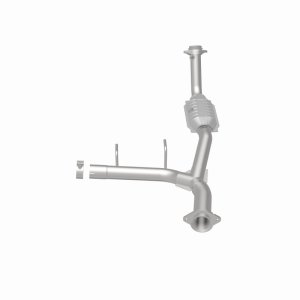 Ford Expedition Catalytic Converter - Magnaflow - OEM Grade Federal/EPA Compliant Direct-Fit - `05-`06