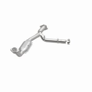 Ford Expedition Catalytic Converter - Magnaflow - OEM Grade Federal/EPA Compliant Direct-Fit - `05-`06