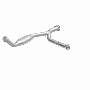 Ford Expedition Catalytic Converter - Magnaflow - OEM Grade Federal/EPA Compliant Direct-Fit - `05-`06