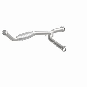 Ford Expedition Catalytic Converter - Magnaflow - OEM Grade Federal/EPA Compliant Direct-Fit - `05-`06