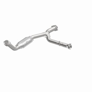 Ford Expedition Catalytic Converter - Magnaflow - OEM Grade Federal/EPA Compliant Direct-Fit - `05-`06