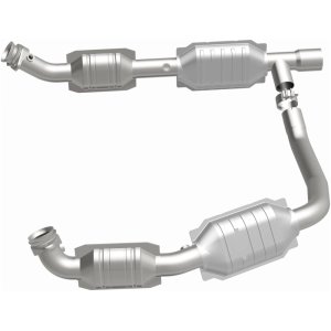 Ford E-250 Catalytic Converter - Magnaflow - OEM Grade Direct-Fit - `04-`08