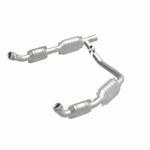 Ford E-350 Super Duty Catalytic Converter - Magnaflow - OEM Grade Direct-Fit - `04-`08