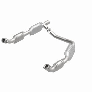 Ford E-350 Super Duty Catalytic Converter - Magnaflow - OEM Grade Direct-Fit - `04-`08