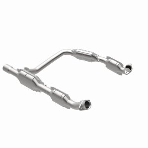 Ford E-350 Super Duty Catalytic Converter - Magnaflow - OEM Grade Direct-Fit - `04-`08