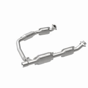 Ford E-350 Super Duty Catalytic Converter - Magnaflow - OEM Grade Direct-Fit - `04-`08