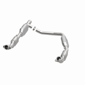 Ford E-350 Super Duty Catalytic Converter - Magnaflow - OEM Grade Direct-Fit - `04-`08
