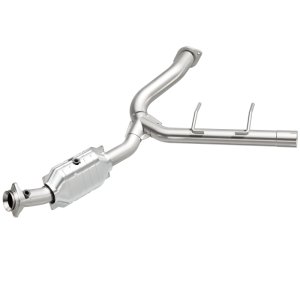 Lincoln Navigator Catalytic Converter - Passenger Side - Magnaflow - OEM Grade Direct-Fit, Federal/EPA Compliant - `07-`08