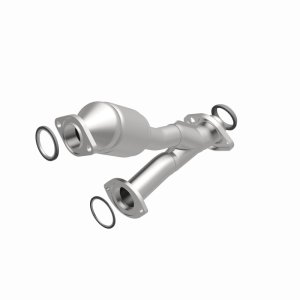 Toyota Highlander Catalytic Converter - Magnaflow - OEM Grade Direct-Fit - `01-`03 Toyota Highlander Catalytic Converter - Magnaflow - OEM Grade Direct-Fit - `01-`03