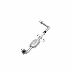 Toyota Sequoia Catalytic Converter - Magnaflow - OEM Grade Federal/EPA Compliant Direct-Fit - `01-`04