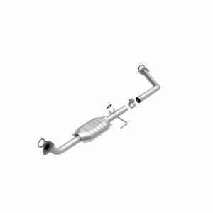 Toyota Sequoia Catalytic Converter - Magnaflow - OEM Grade Federal/EPA Compliant Direct-Fit - `01-`04
