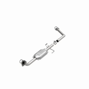 Toyota Sequoia Catalytic Converter - Magnaflow - OEM Grade Federal/EPA Compliant Direct-Fit - `01-`04