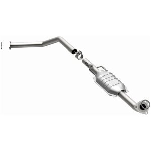 Toyota Sequoia Catalytic Converter - Magnaflow - OEM Grade Federal/EPA Compliant Direct-Fit - `01-`04