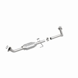 Toyota Sequoia Catalytic Converter - Magnaflow - OEM Grade Federal/EPA Compliant Direct-Fit - `01-`04
