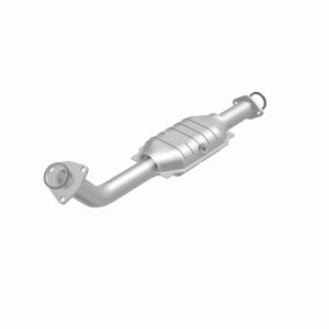 Toyota Tundra Catalytic Converter - Front - Magnaflow - OEM Grade Direct-Fit - `05-`06
