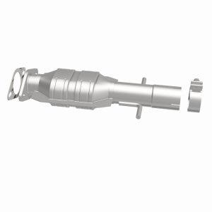 Pontiac G6 Catalytic Converter - underbody - Magnaflow - OEM Grade Federal/EPA Compliant Direct-Fit - `08-`10