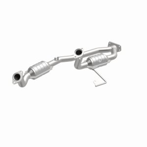Ford Windstar Catalytic Converter - Magnaflow - OEM Grade Direct-Fit - `01-`03