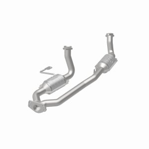 Ford Windstar Catalytic Converter - Magnaflow - OEM Grade Direct-Fit - `01-`03
