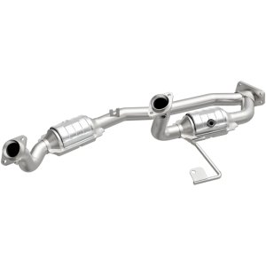Ford Windstar Catalytic Converter - Magnaflow - OEM Grade Direct-Fit - `01-`03