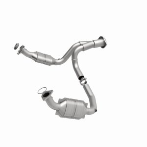 Cadillac Escalade Catalytic Converter - Driver Side - Magnaflow - OEM Grade Direct-Fit - `07-`10