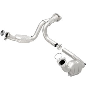 Cadillac Escalade Catalytic Converter - Driver Side - Magnaflow - OEM Grade Direct-Fit - `07-`10