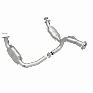 Cadillac Escalade Catalytic Converter - Driver Side - Magnaflow - OEM Grade Direct-Fit - `07-`10