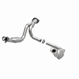 Cadillac Escalade Catalytic Converter - Driver Side - Magnaflow - OEM Grade Direct-Fit - `07-`10