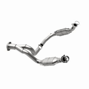 Cadillac Escalade Catalytic Converter - Driver Side - Magnaflow - OEM Grade Direct-Fit - `07-`10