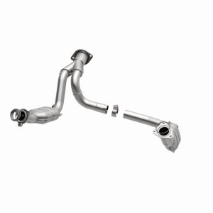 Cadillac Escalade Catalytic Converter - Driver Side - Magnaflow - OEM Grade Direct-Fit - `07-`10