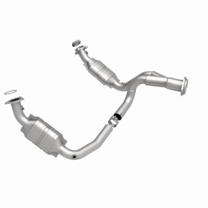 Cadillac Escalade Catalytic Converter - Driver Side - Magnaflow - OEM Grade Direct-Fit - `07-`10