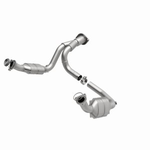 Cadillac Escalade Catalytic Converter - Driver Side - Magnaflow - OEM Grade Direct-Fit - `07-`10