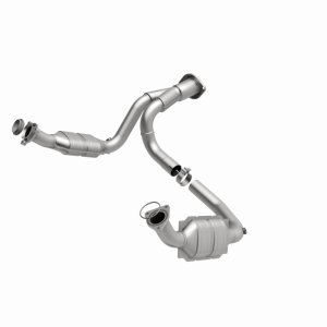 Cadillac Escalade Catalytic Converter - Driver Side - Magnaflow - OEM Grade Direct-Fit - `07-`10