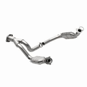 Cadillac Escalade Catalytic Converter - Driver Side - Magnaflow - OEM Grade Direct-Fit - `07-`10