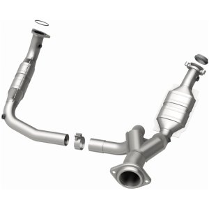GMC Yukon XL 1500 Catalytic Converter - Driver Side - Magnaflow - OEM Grade Direct-Fit - `07-`10