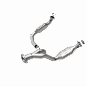 GMC Yukon XL 1500 Catalytic Converter - Driver Side - Magnaflow - OEM Grade Direct-Fit - `07-`10
