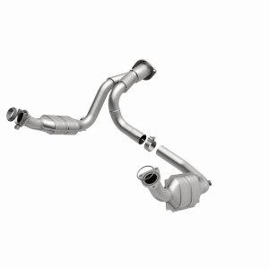 GMC Yukon XL 1500 Catalytic Converter - Driver Side - Magnaflow - OEM Grade Direct-Fit - `07-`10