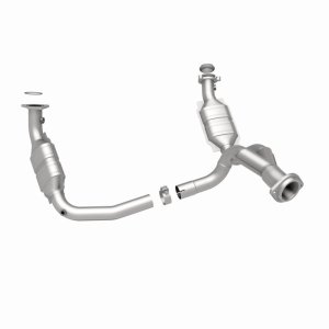 GMC Yukon XL 1500 Catalytic Converter - Driver Side - Magnaflow - OEM Grade Direct-Fit - `07-`10
