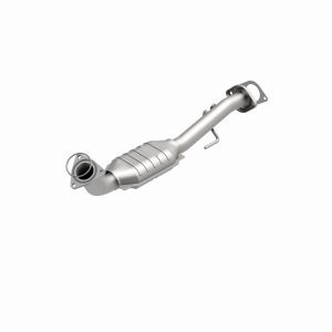 GMC Yukon Catalytic Converter - Passenger Side - Magnaflow - OEM Grade Direct-Fit - `01-`06