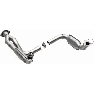 Hummer H2 Catalytic Converter - Magnaflow - OEM Grade Federal/EPA Compliant Direct-Fit - `07-`09