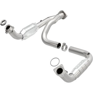 Hummer H2 Catalytic Converter - Magnaflow - OEM Grade Federal/EPA Compliant Direct-Fit - `07-`09