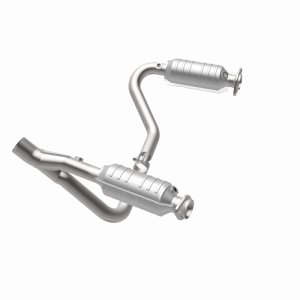 Chrysler Aspen Catalytic Converter - Magnaflow - Direct-Fit, OEM Grade - 2007