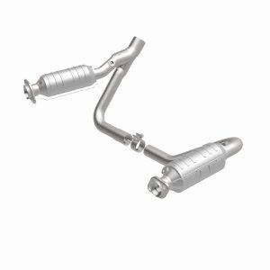 Dodge Durango Catalytic Converter - Magnaflow - Direct-Fit, OEM Grade - `05-`08